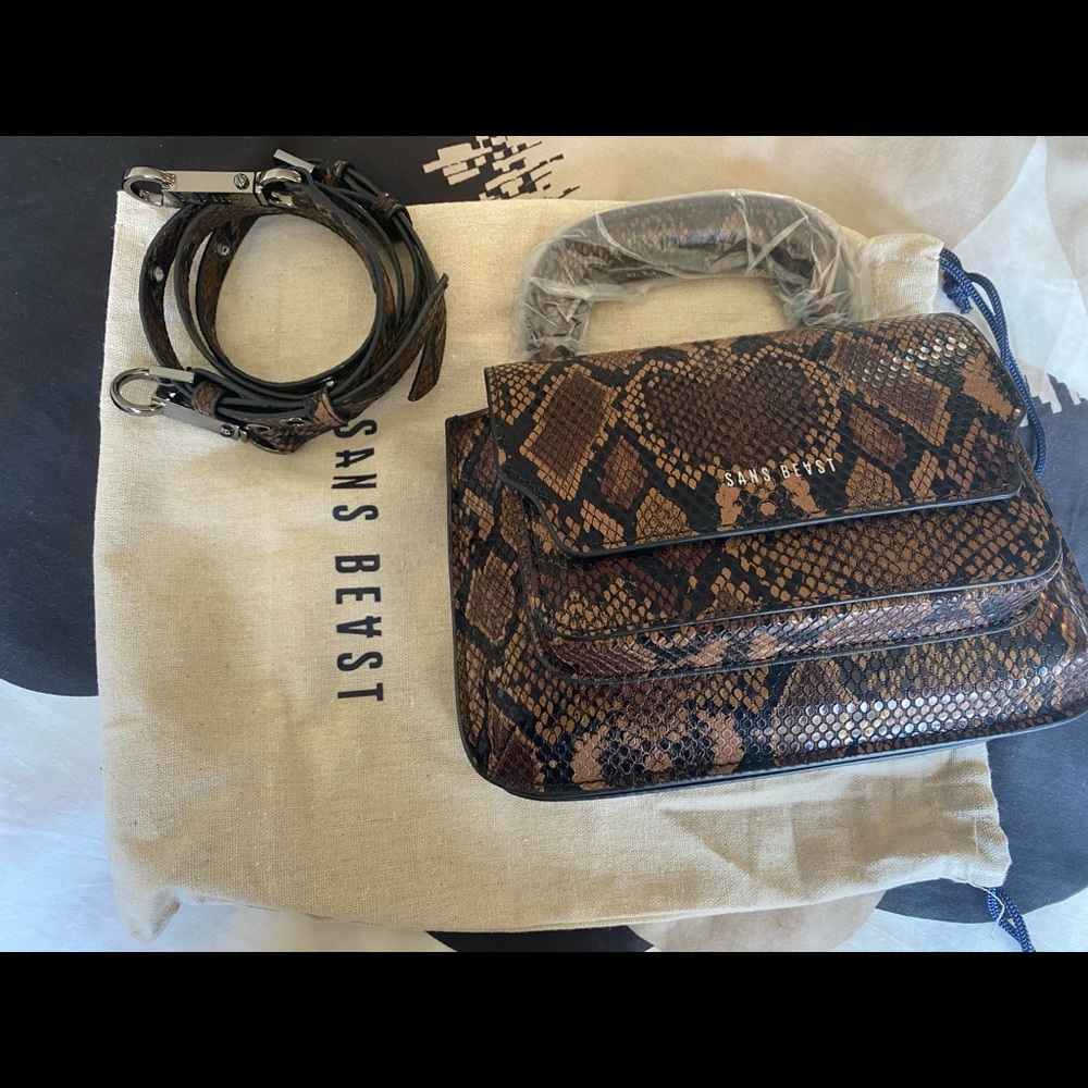 Vegan reader satchel